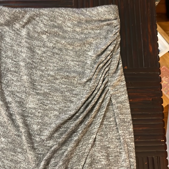 Gray faux wrap asymmetrical skirt with elastic waist, jersey material - Picture 3 of 10